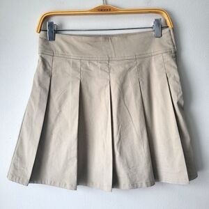 Under Armour tan pleated mini skirt/ skort with side zipper closure Sz 10